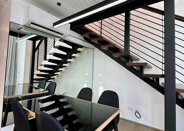 Modern Spacious Loft In The Heart Of